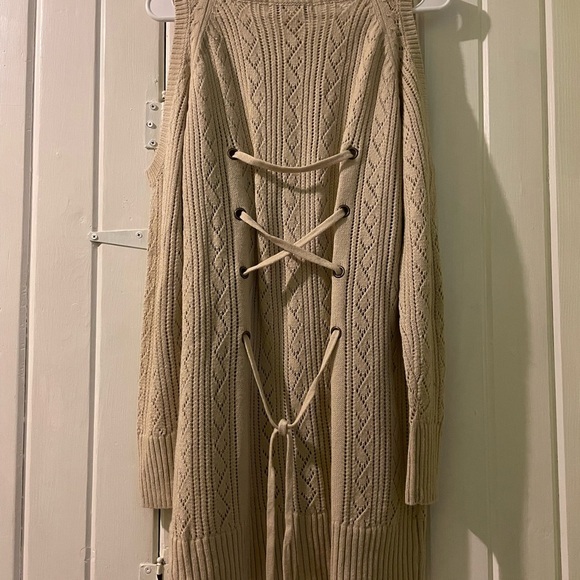 Flying Tomato beige cold shoulder sweater-medium EUC - Picture 4 of 6